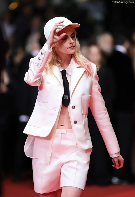 Kristen Stewart photo 10 of 1358