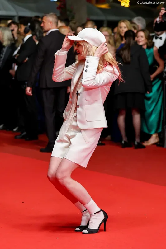 Kristen Stewart photo 11 of 1358