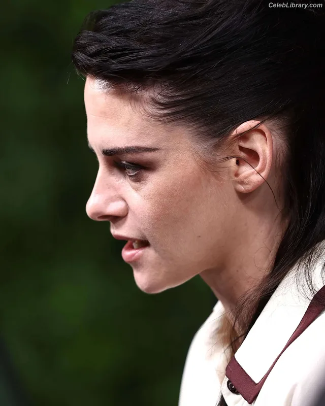 Kristen Stewart photo 13 of 1358