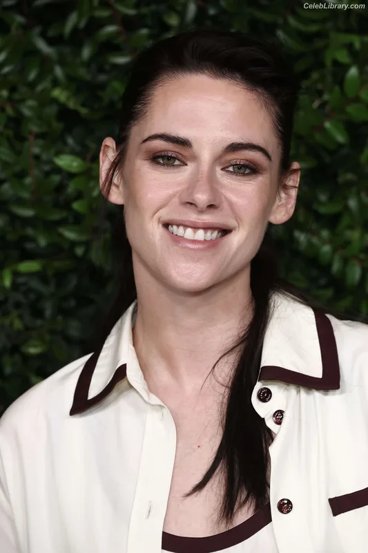Kristen Stewart photo 20 of 1358