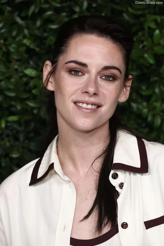 Kristen Stewart photo 21 of 1358