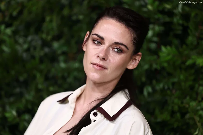 Kristen Stewart photo 23 of 1358