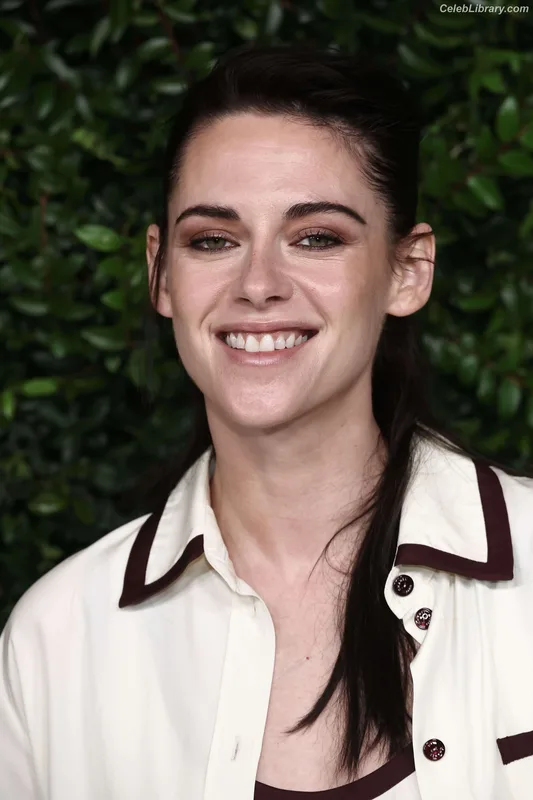 Kristen Stewart photo 24 of 1358