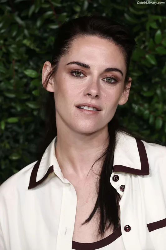 Kristen Stewart photo 3 of 1358