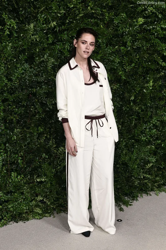 Kristen Stewart photo 4 of 1358
