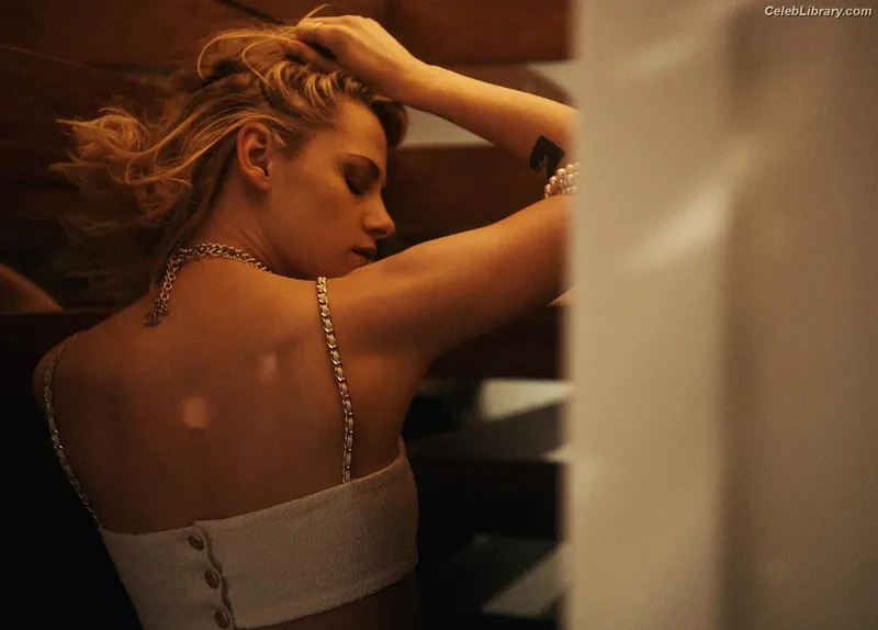 Kristen Stewart photo 7 of 1358