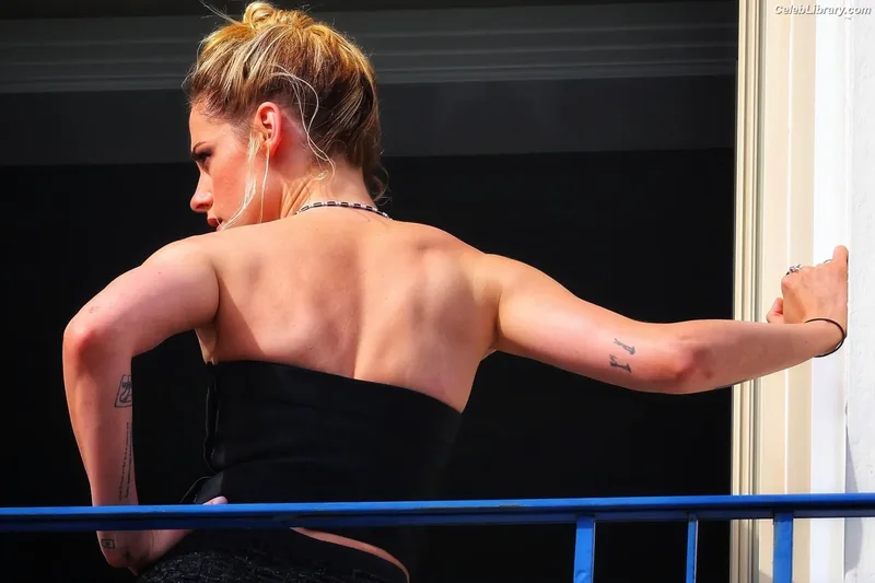 Kristen Stewart photo 8 of 1358