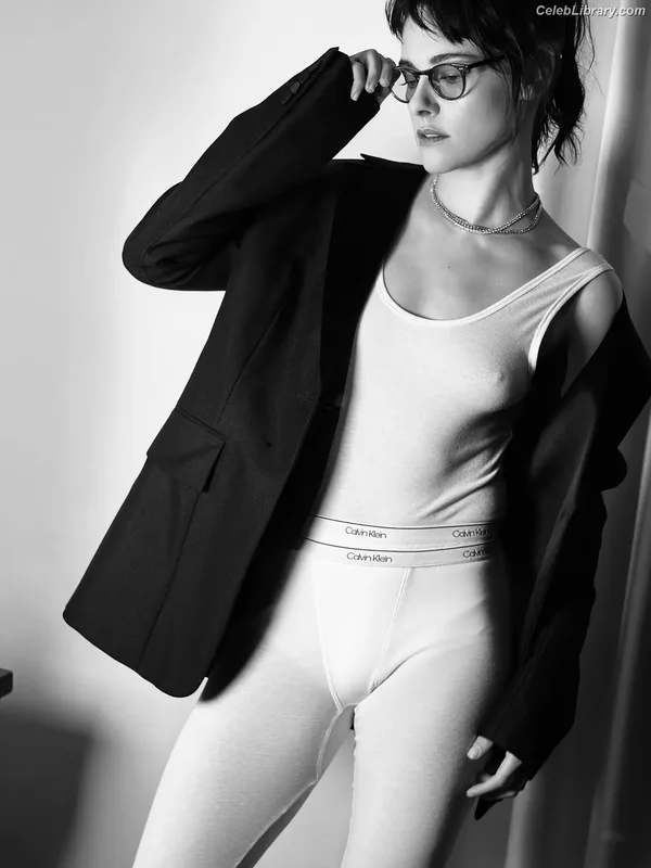 Kristen Stewart photo 12 of 1358