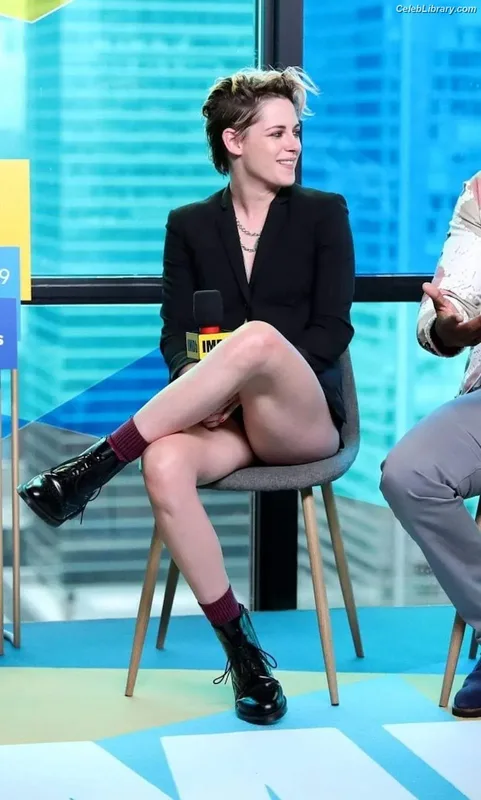 Kristen Stewart photo 6 of 1358
