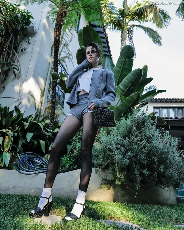 Kristen Stewart photo 11 of 1358