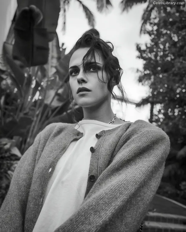 Kristen Stewart photo 1 of 1358