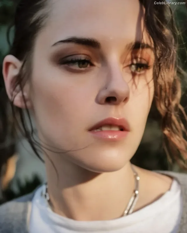 Kristen Stewart photo 6 of 1358