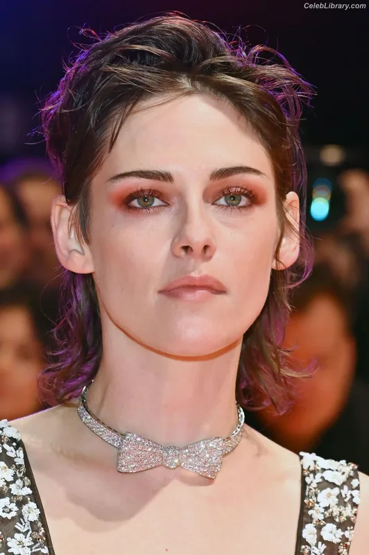Kristen Stewart photo 20 of 1358
