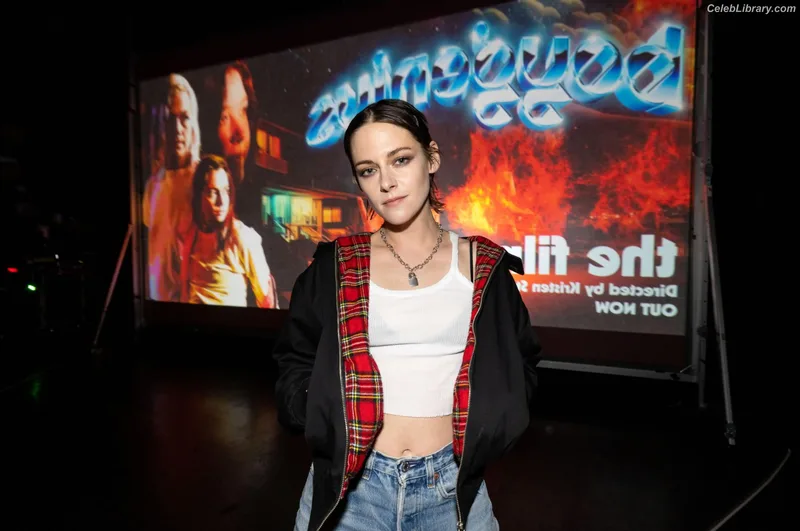 Kristen Stewart photo 1 of 1358