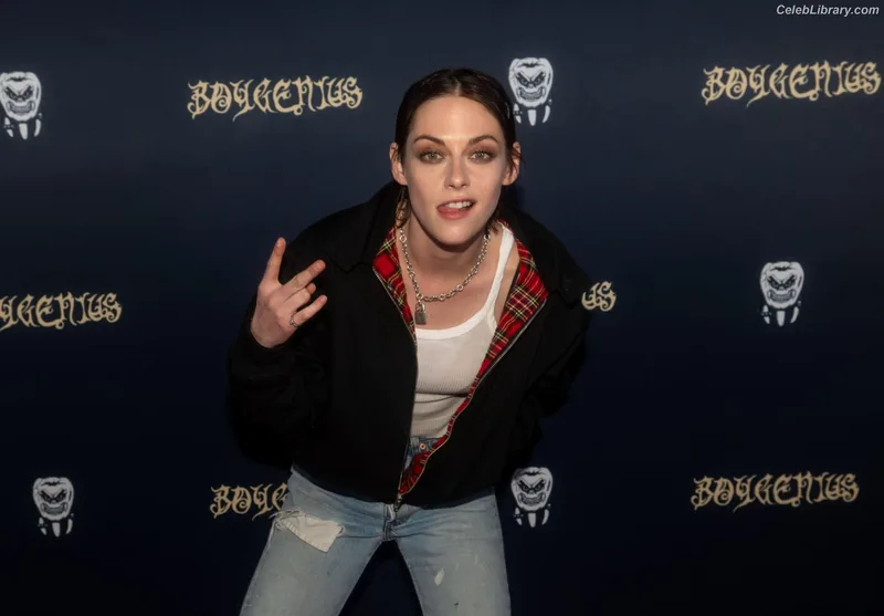 Kristen Stewart photo 2 of 1358