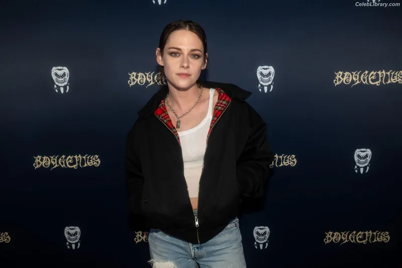 Kristen Stewart photo 4 of 1358