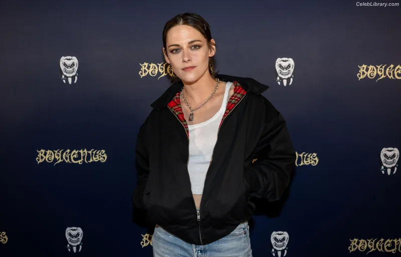 Kristen Stewart photo 5 of 1358