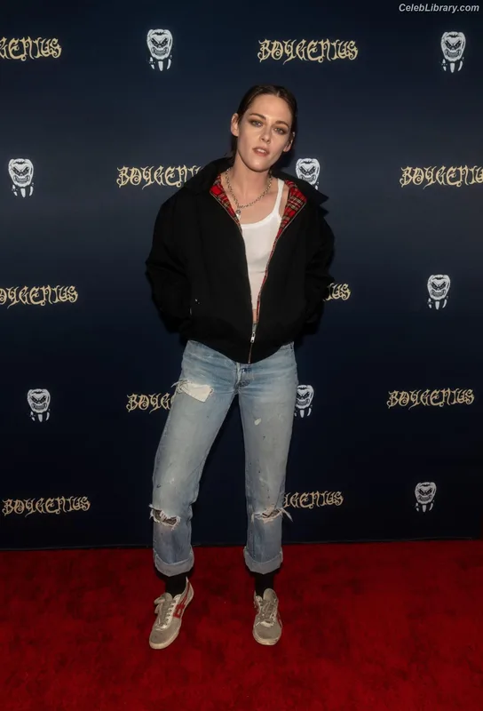 Kristen Stewart photo 8 of 1358