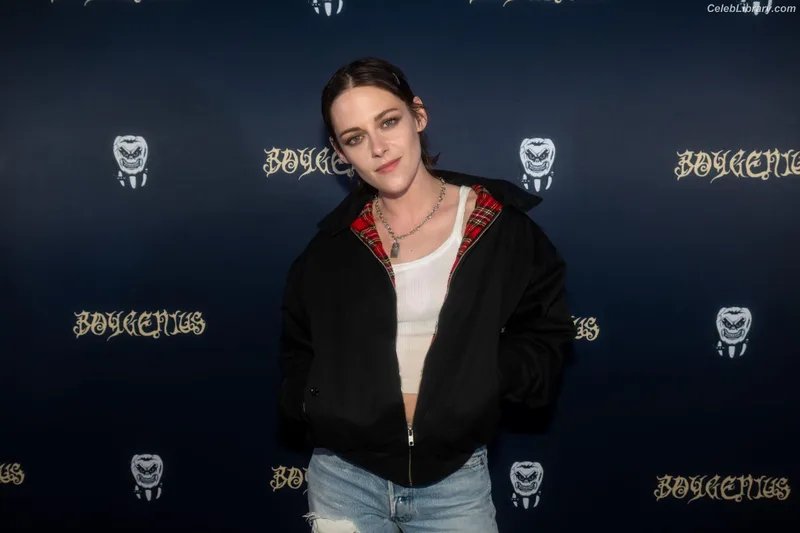 Kristen Stewart photo 10 of 1358