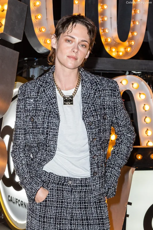 Kristen Stewart photo 13 of 1358