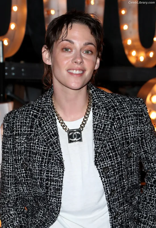 Kristen Stewart photo 14 of 1358