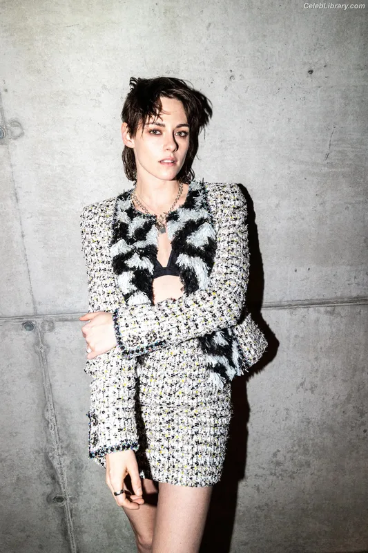 Kristen Stewart photo 17 of 1358