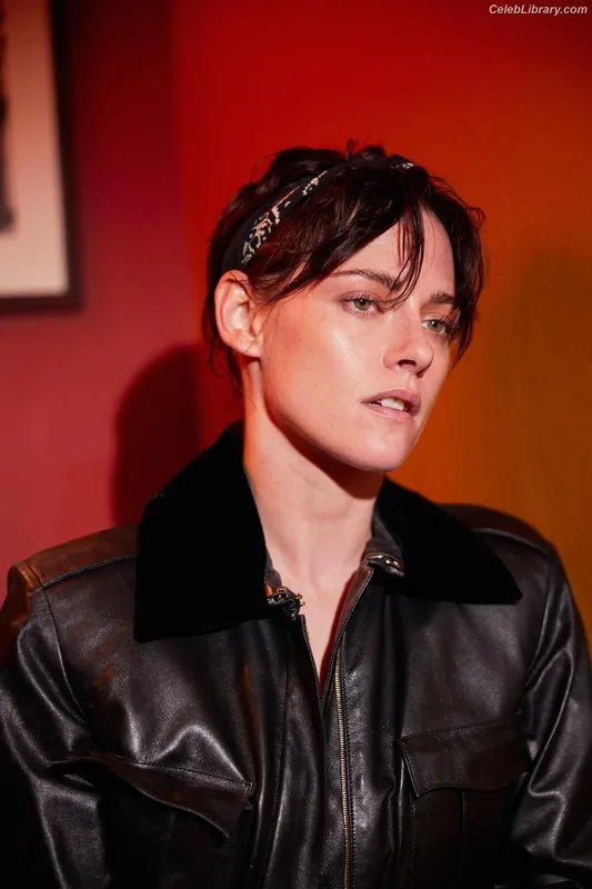 Kristen Stewart photo 20 of 1358