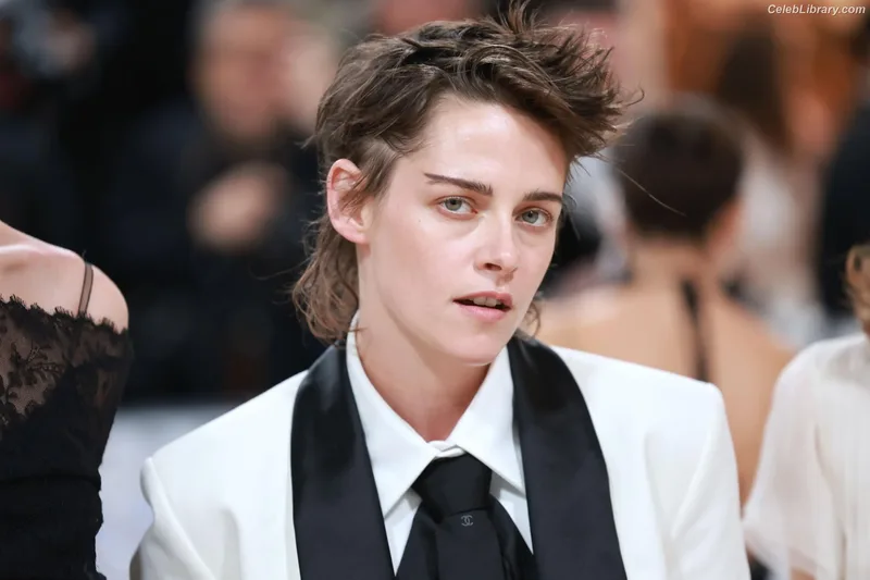 Kristen Stewart photo 23 of 1358