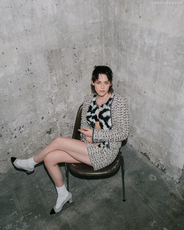 Kristen Stewart photo 1 of 1358