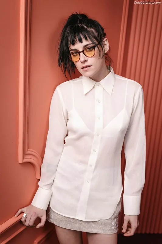 Kristen Stewart photo 13 of 1358