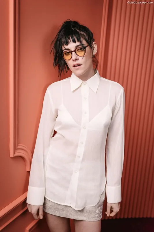 Kristen Stewart photo 14 of 1358