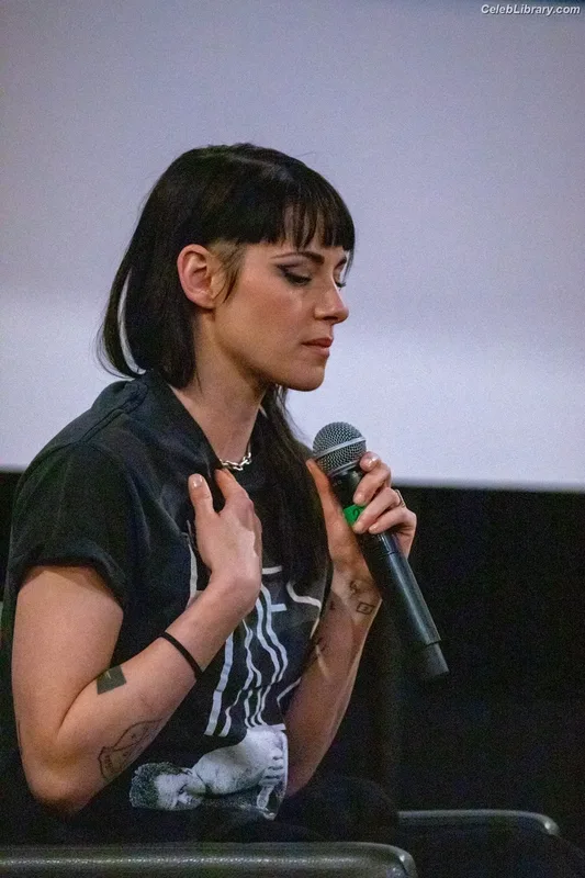 Kristen Stewart photo 24 of 1358