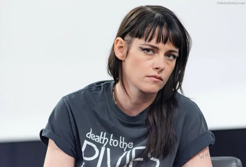 Kristen Stewart photo 4 of 1358
