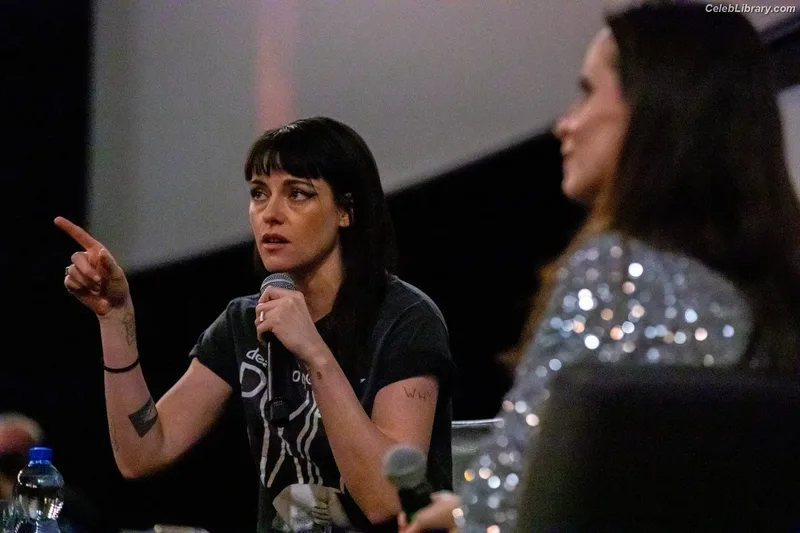 Kristen Stewart photo 8 of 1358