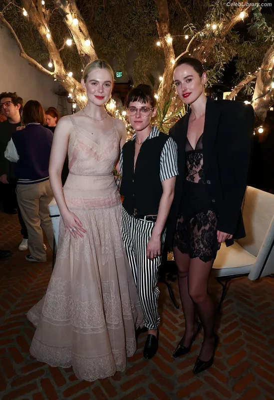 Kristen Stewart photo 14 of 1358