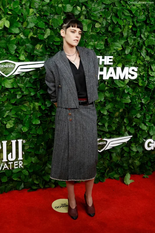 Kristen Stewart photo 1 of 1358