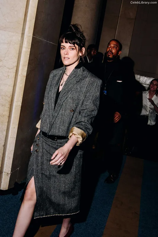 Kristen Stewart photo 2 of 1358