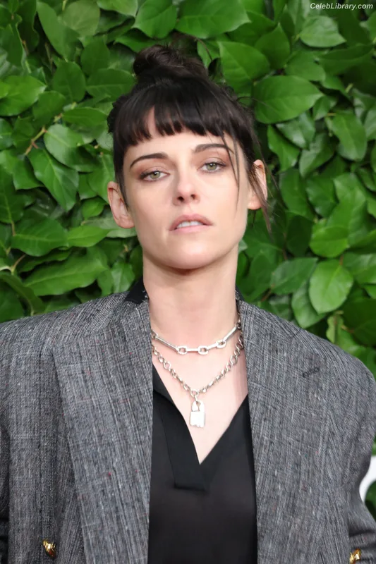 Kristen Stewart photo 7 of 1358