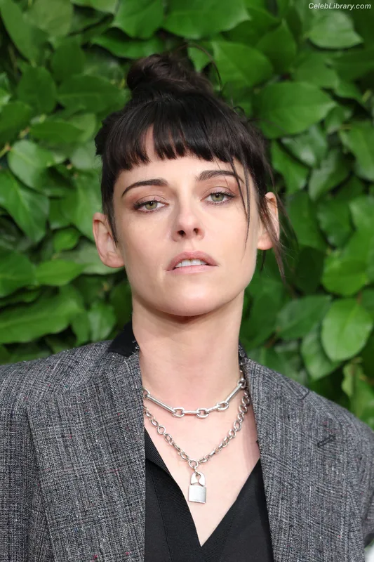 Kristen Stewart photo 8 of 1358