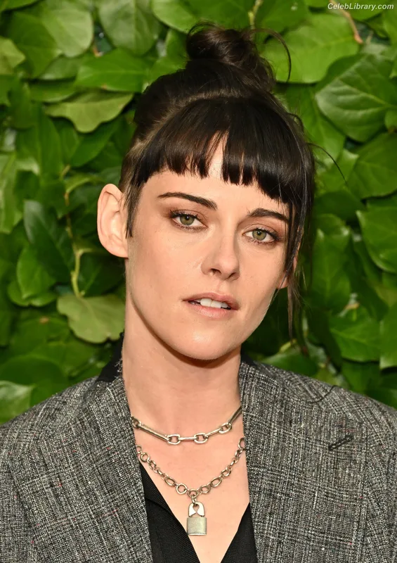 Kristen Stewart photo 9 of 1358
