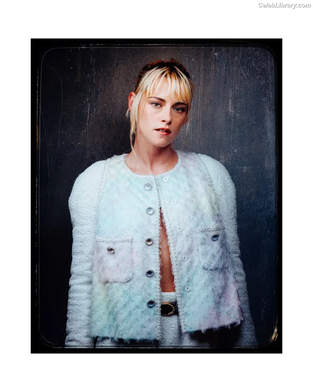 Kristen Stewart photo 16 of 1358