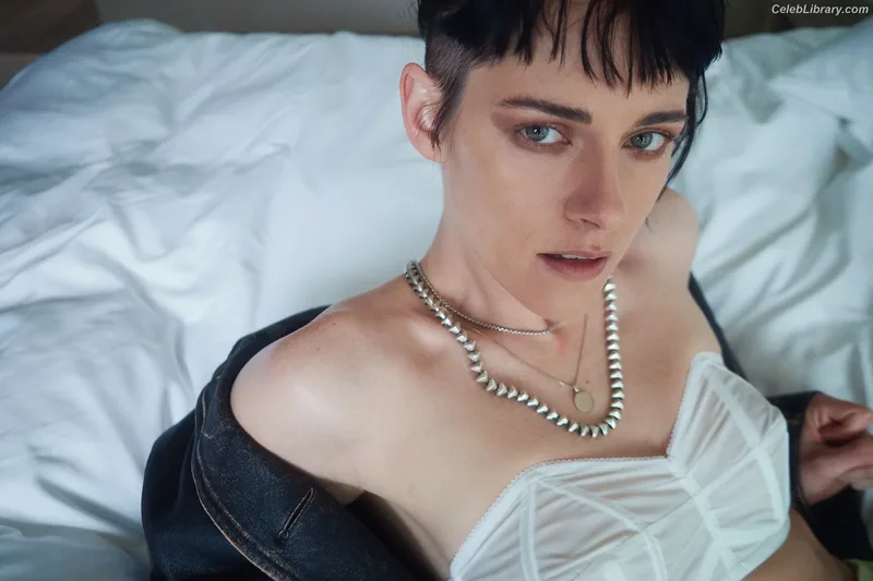 Kristen Stewart photo 1 of 1358