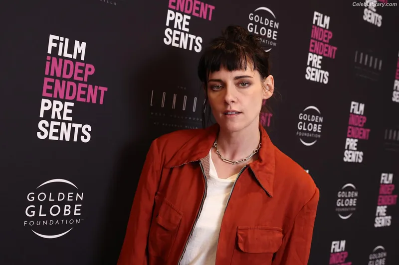 Kristen Stewart photo 6 of 1358