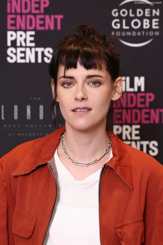 Kristen Stewart photo 7 of 1358