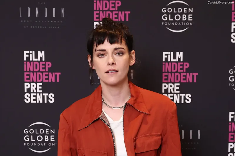 Kristen Stewart photo 8 of 1358