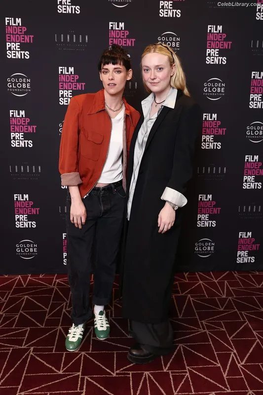 Kristen Stewart photo 11 of 1358