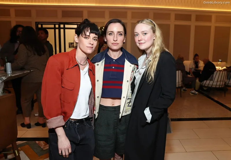 Kristen Stewart photo 12 of 1358