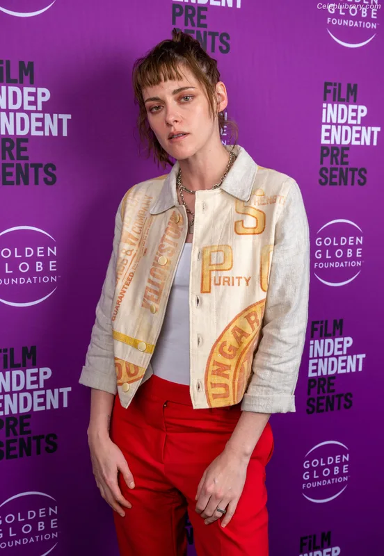 Kristen Stewart photo 4 of 1358