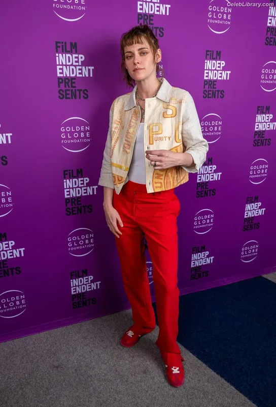 Kristen Stewart photo 7 of 1358