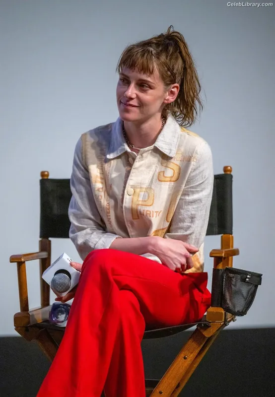 Kristen Stewart photo 13 of 1358